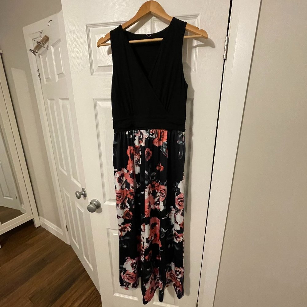 Ouges  -  maxi dress, size large . Brand new